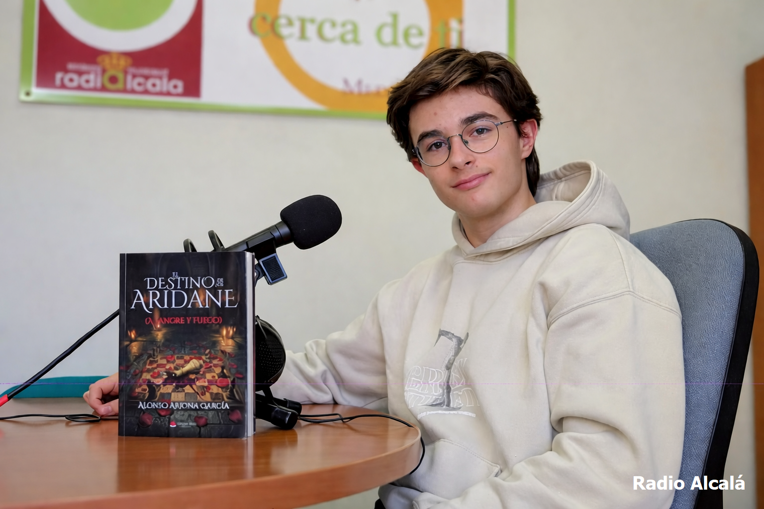 El joven Alonso Arjona García, con 14 años, escribe su primera novela 