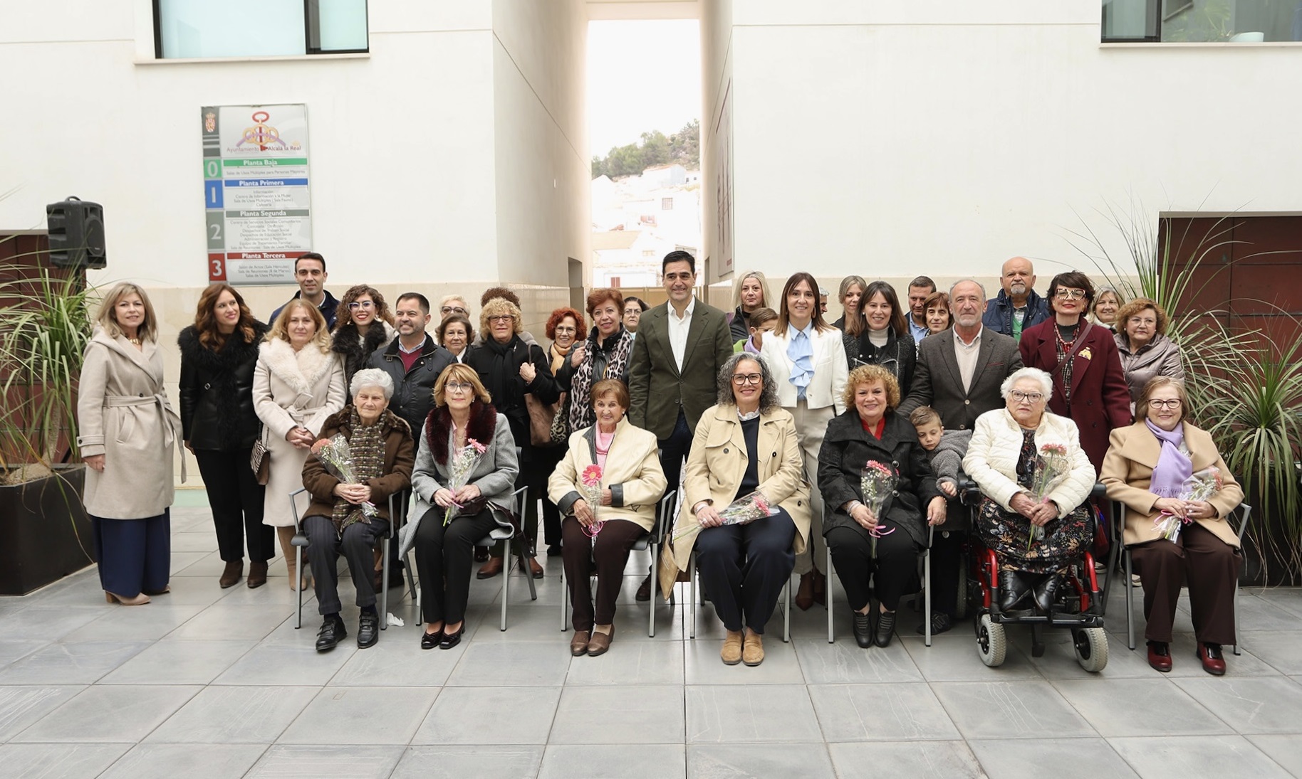 Alcalá la Real celebra el 8M inaugurando el mural “Imprescindibles”